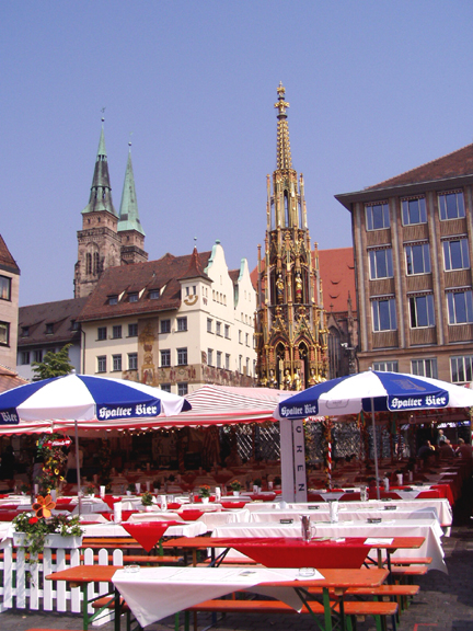 image of fancy spire of Schoenebrunnen — Beautiful Fountain